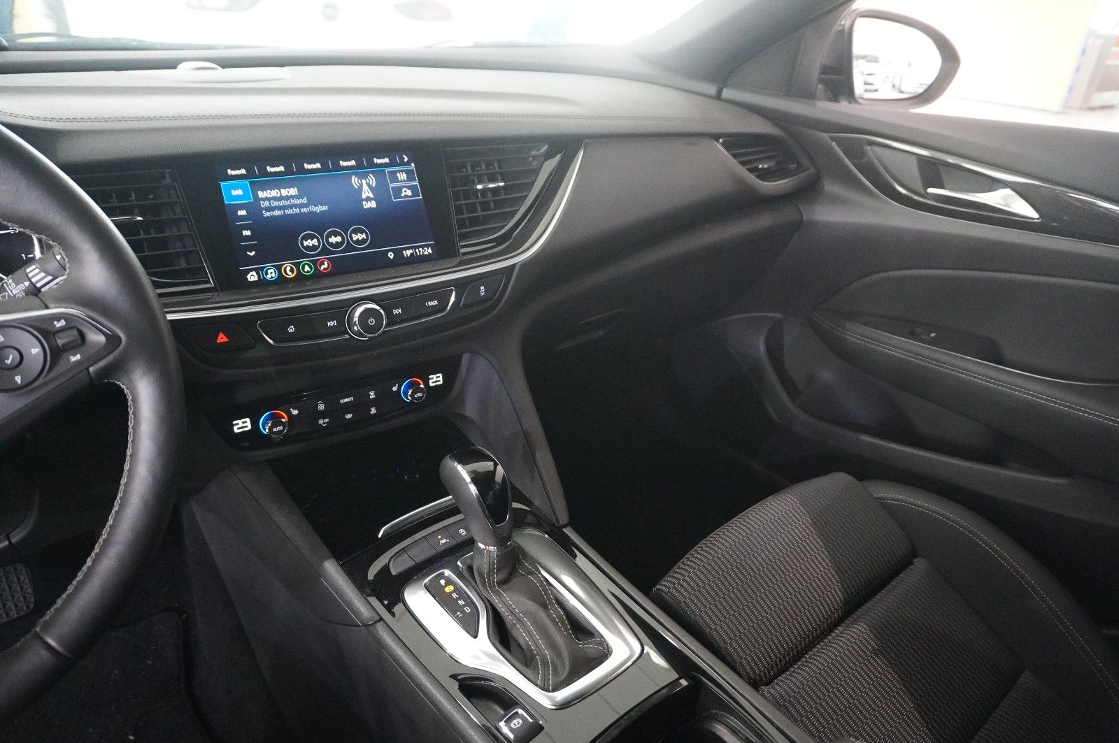 Fahrzeugabbildung Opel Insignia B ST 2.0D ELEGANCE NAVI/LED/KAMERA/DAB+