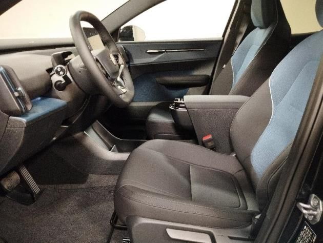 Volvo EX30 Plus Black Edition Pure Electric Extended R imagem 3