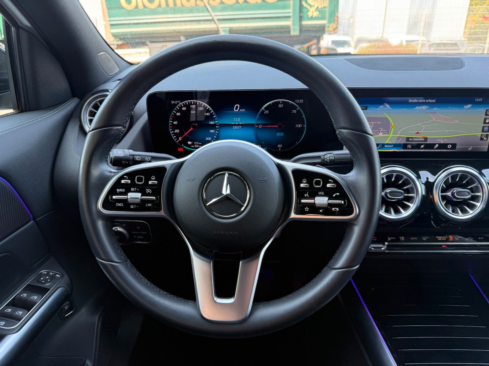 Fahrzeugabbildung Mercedes-Benz EQA 300 4M Progressive+Ambiente+RFK+19AMG+TotW