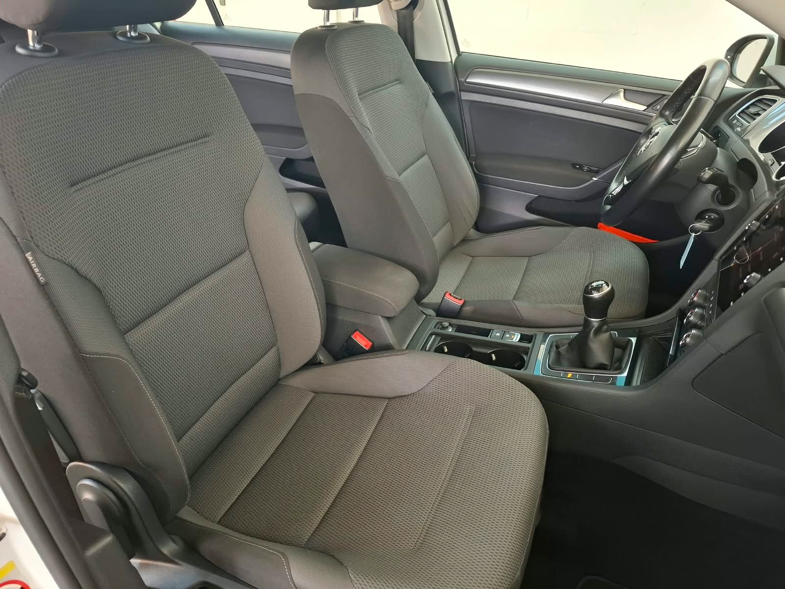 Fahrzeugabbildung Volkswagen Golf VII Var. Comf. 1,5 TSI + AHK+ACC+Navigation