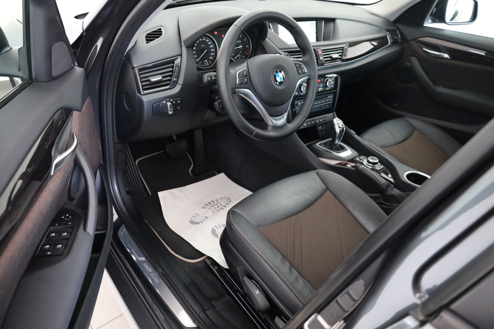 Fahrzeugabbildung BMW X1 20i xDrive XLine Navi,Xenon,Kamera,SH,PDC,AHK