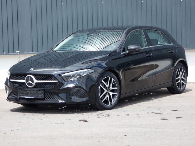 MERCEDES-BENZ A 180 d DCT LED Navi Teilleder SHZ Kamera 1-Hand