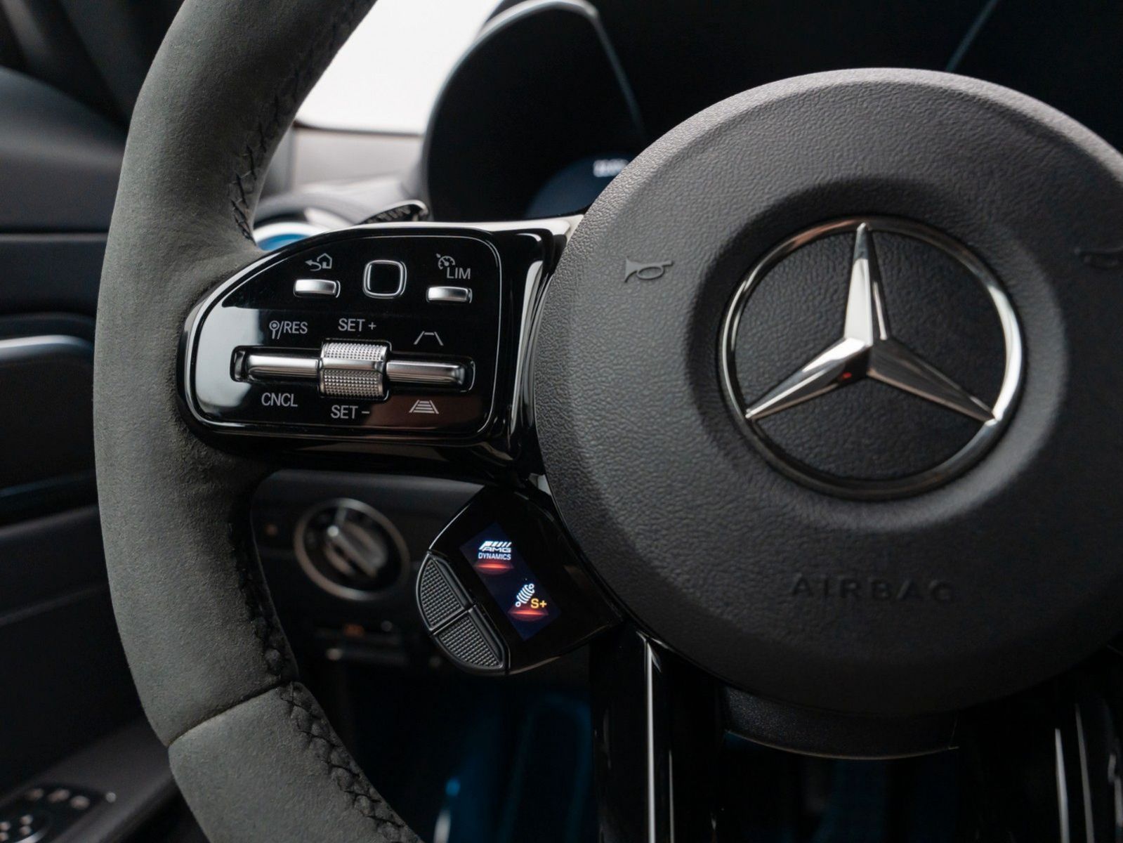 Fahrzeugabbildung Mercedes-Benz AMG GT C AMG GTC 4.0 V8 Black Series 1of1 900PS