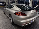Porsche Panamera Turbo S  - Porsche Panamera: Turbo