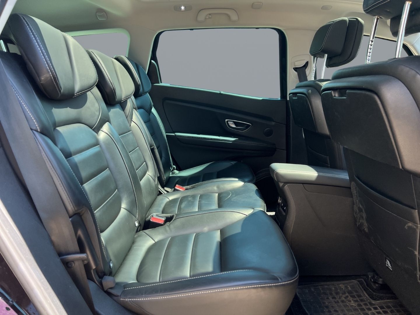 Fahrzeugabbildung Renault Scenic IV Grand Initiale Paris 1.6 dCi 160 Energ