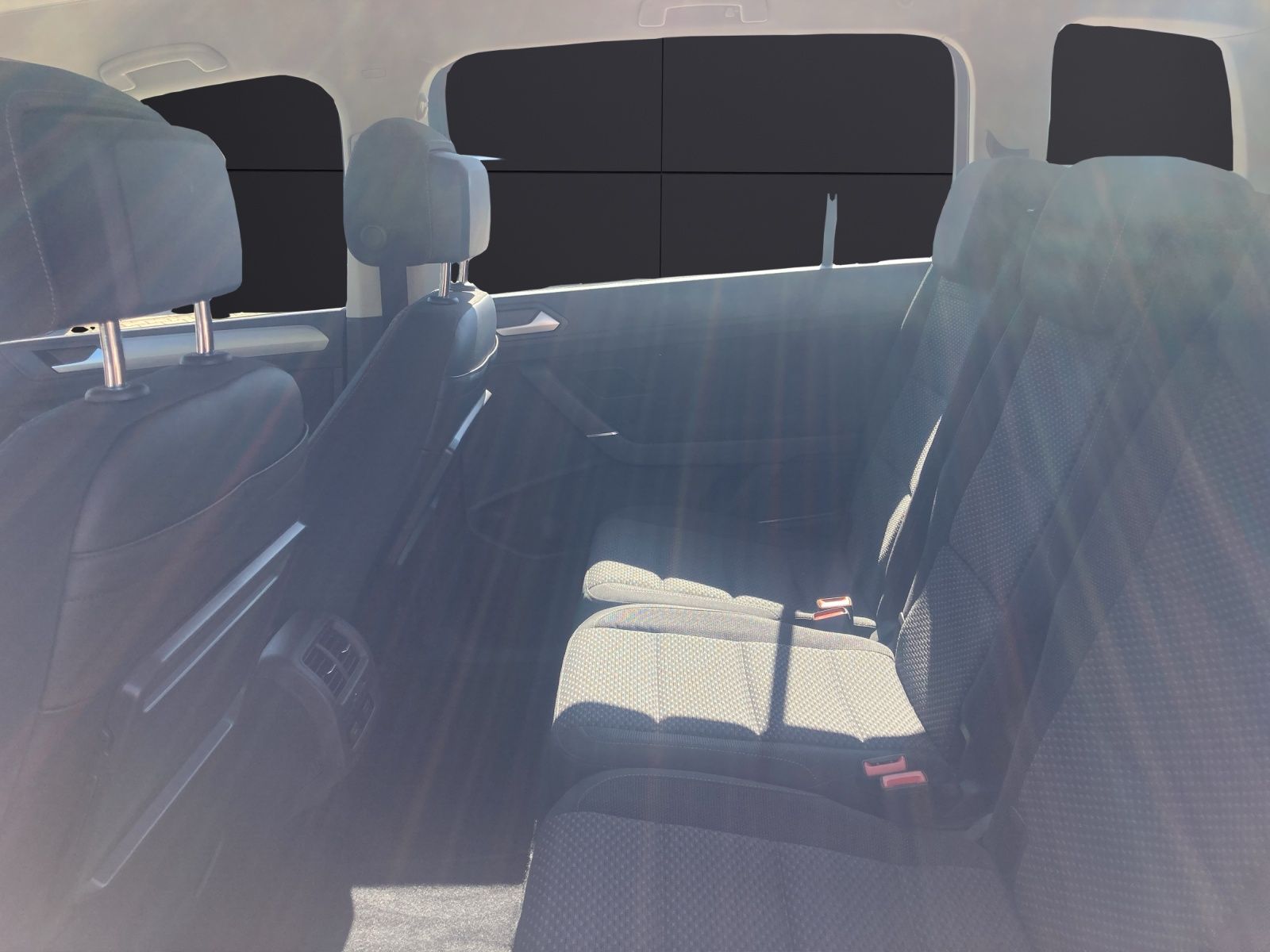 Fahrzeugabbildung Volkswagen Touran Comfortline 7-Si Climatronic PDC SH LM