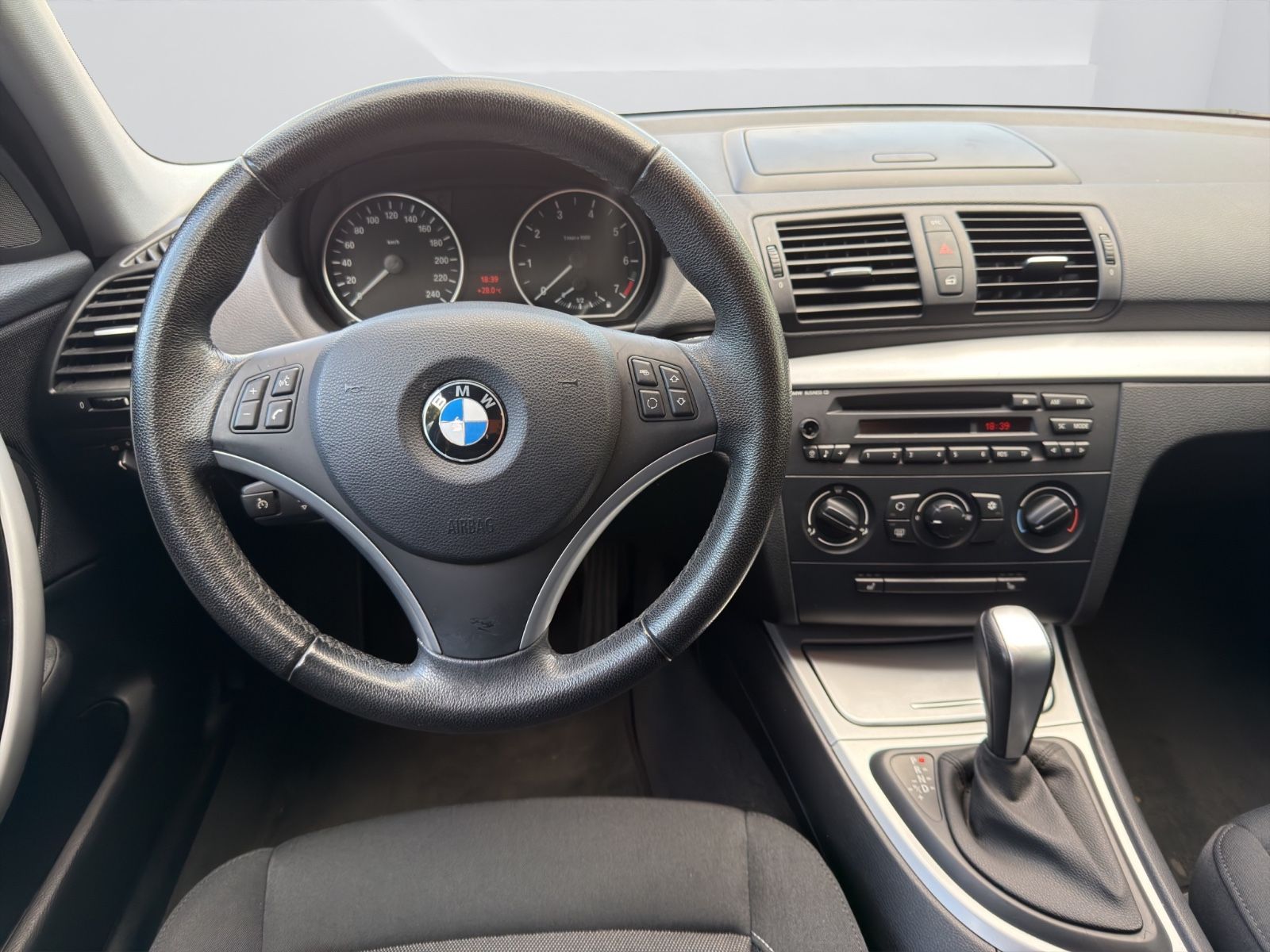 Fahrzeugabbildung BMW 118 1 Limousine*2.Hand*Automatik*Xenon*