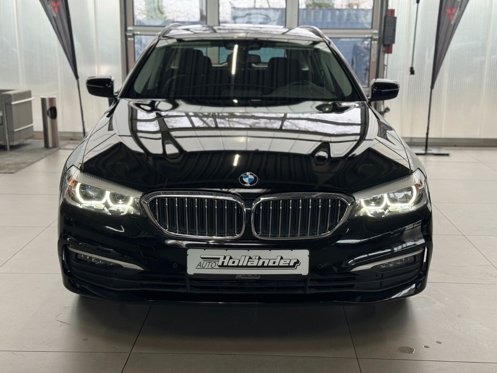 Fahrzeugabbildung BMW 520 d Touring "Business-P. Navi Connected Plus"