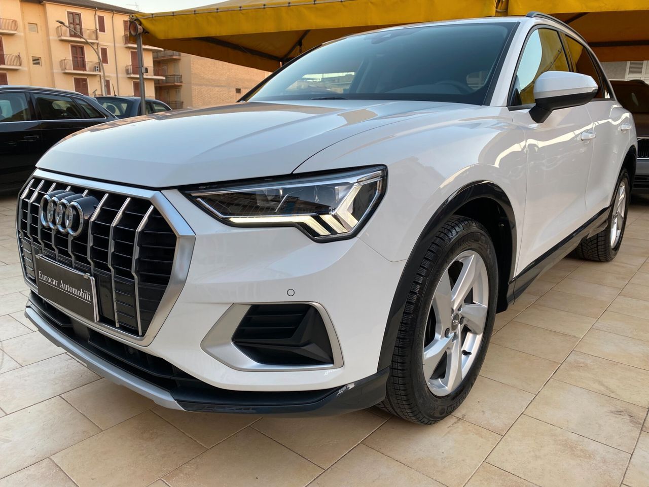 Audi Q3 35 TDI S tronic - 2.0 TDI 150 CV imagem 2