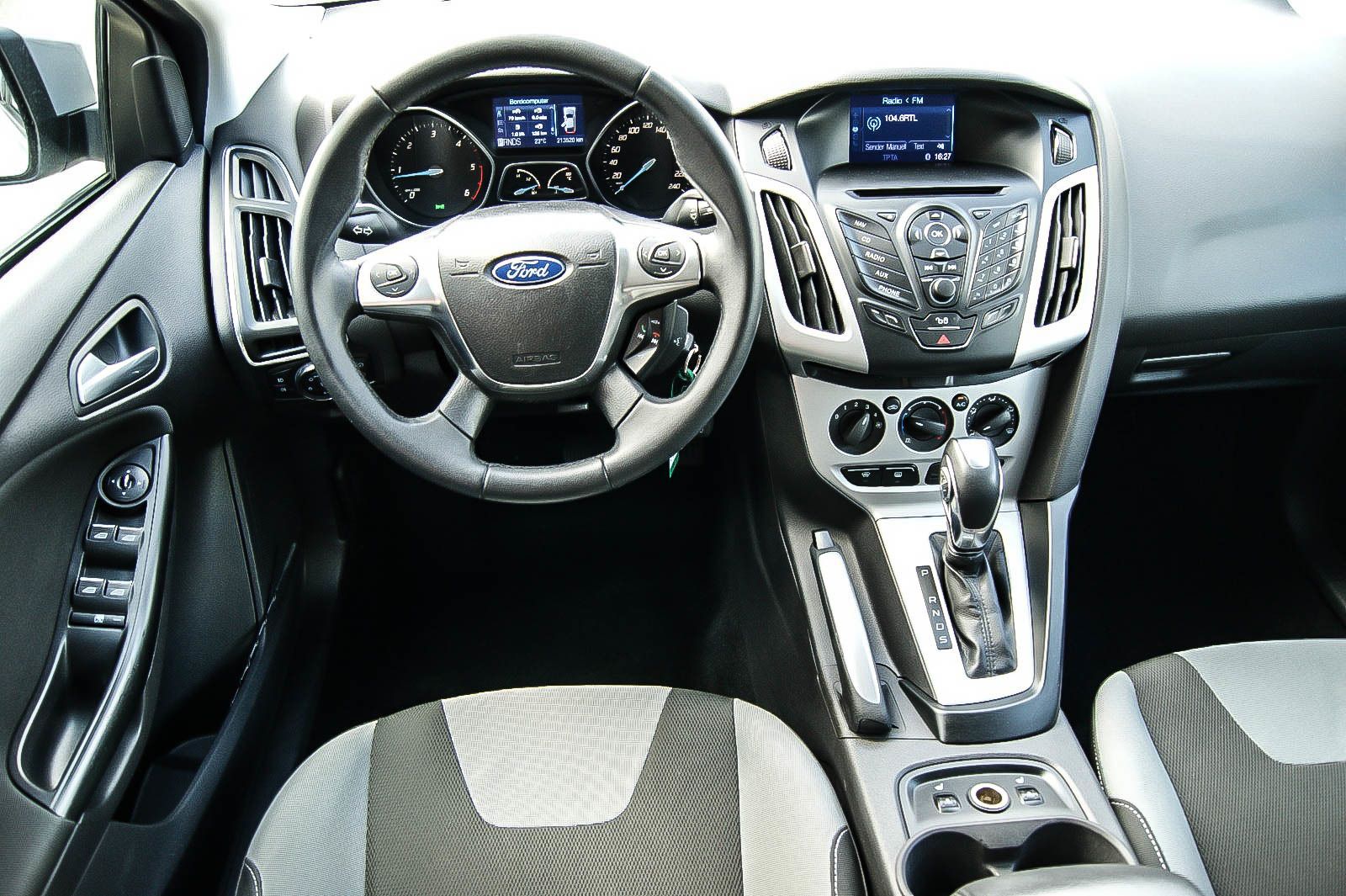 Fahrzeugabbildung Ford Focus Turnier Champions Edition AUTOMATIK