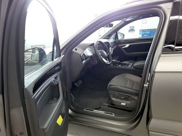 Volkswagen Touareg 3.0 TDI 4M R-LINE BLACK 117 MATT LM2 foto 3