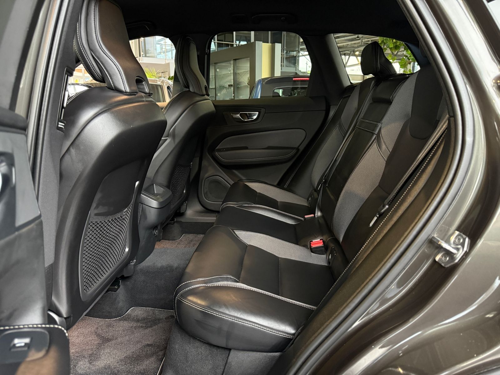 Fahrzeugabbildung Volvo XC60 R Design AWD AHK LED NAVI