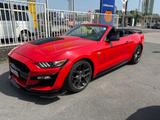 Ford Mustang 3.7i - Ford Mustang: Rot, Cabrio