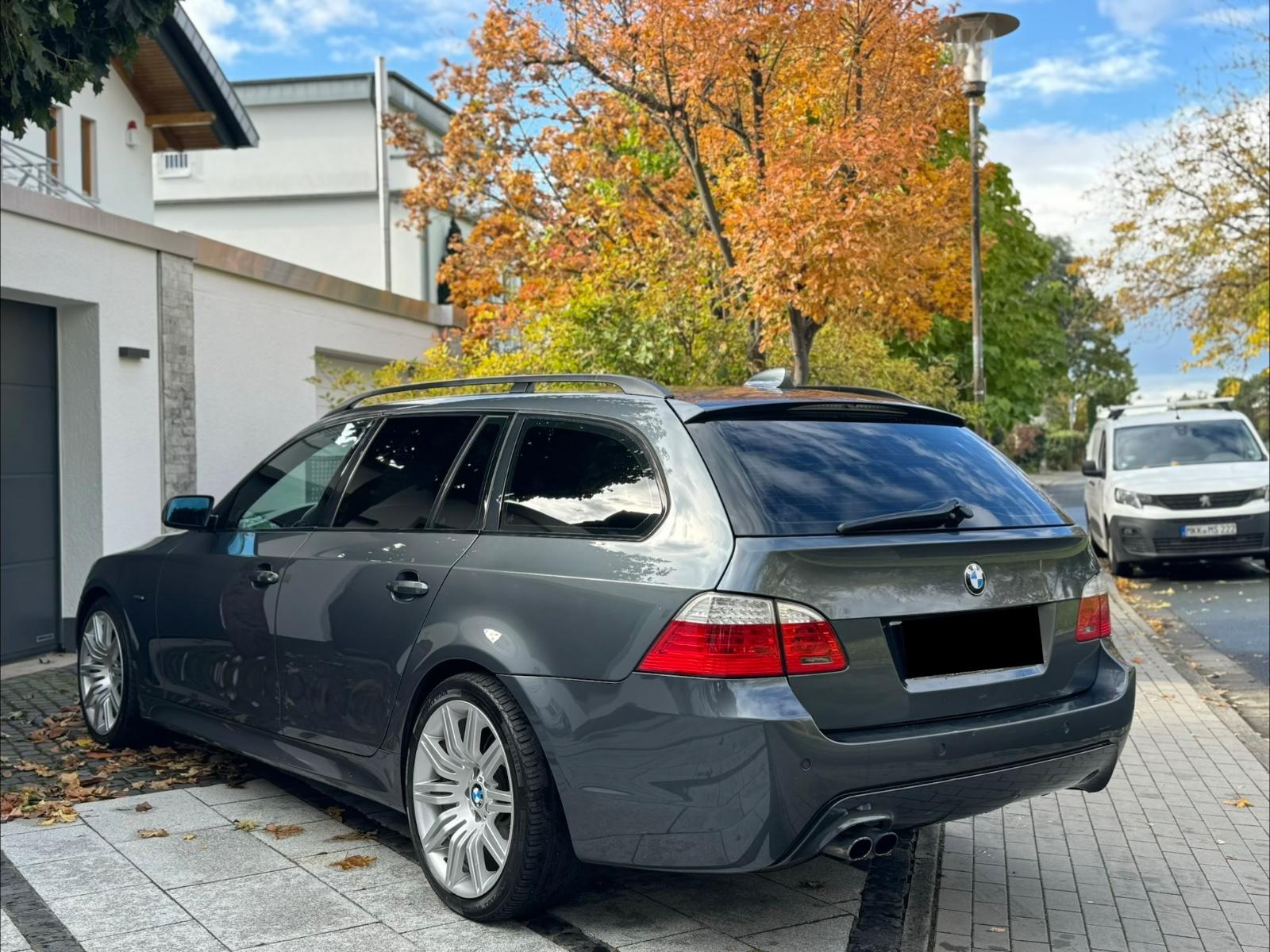 BMW 525 2007 — салон