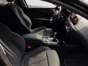 BMW 118i Sport Line DAB LED WLAN Komfortzg. PDC