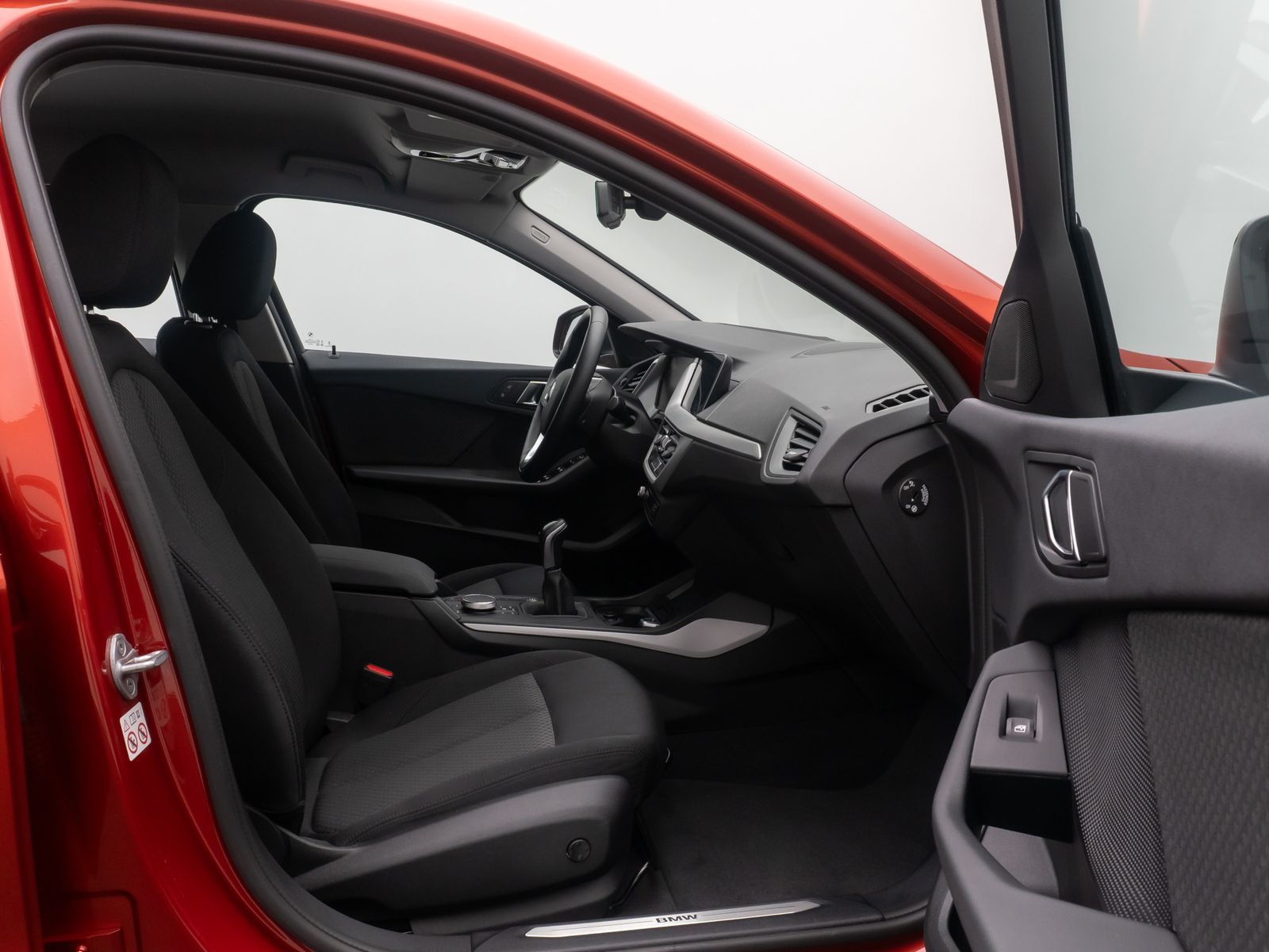 Fahrzeugabbildung BMW 118i GeschwindigReg HUD DAB Alarm HiFi CockpitPr