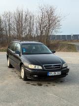 Opel Omega B 2.2 Facelift Modell - Opel Omega mit Benzin-Antrieb: Kombi