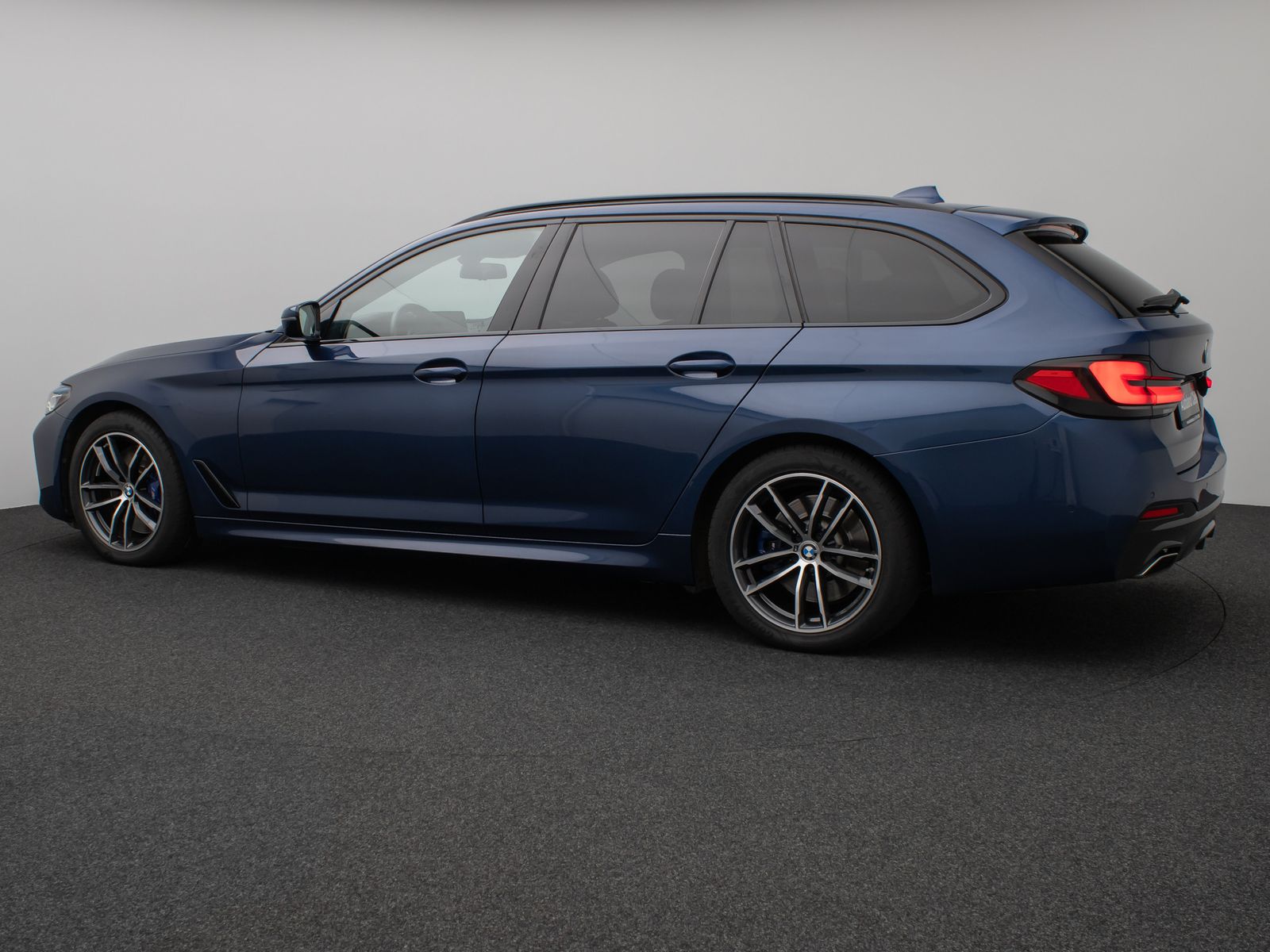 Fahrzeugabbildung BMW 530d M Sport Panorama Kamera Laser HUD DAB H/K