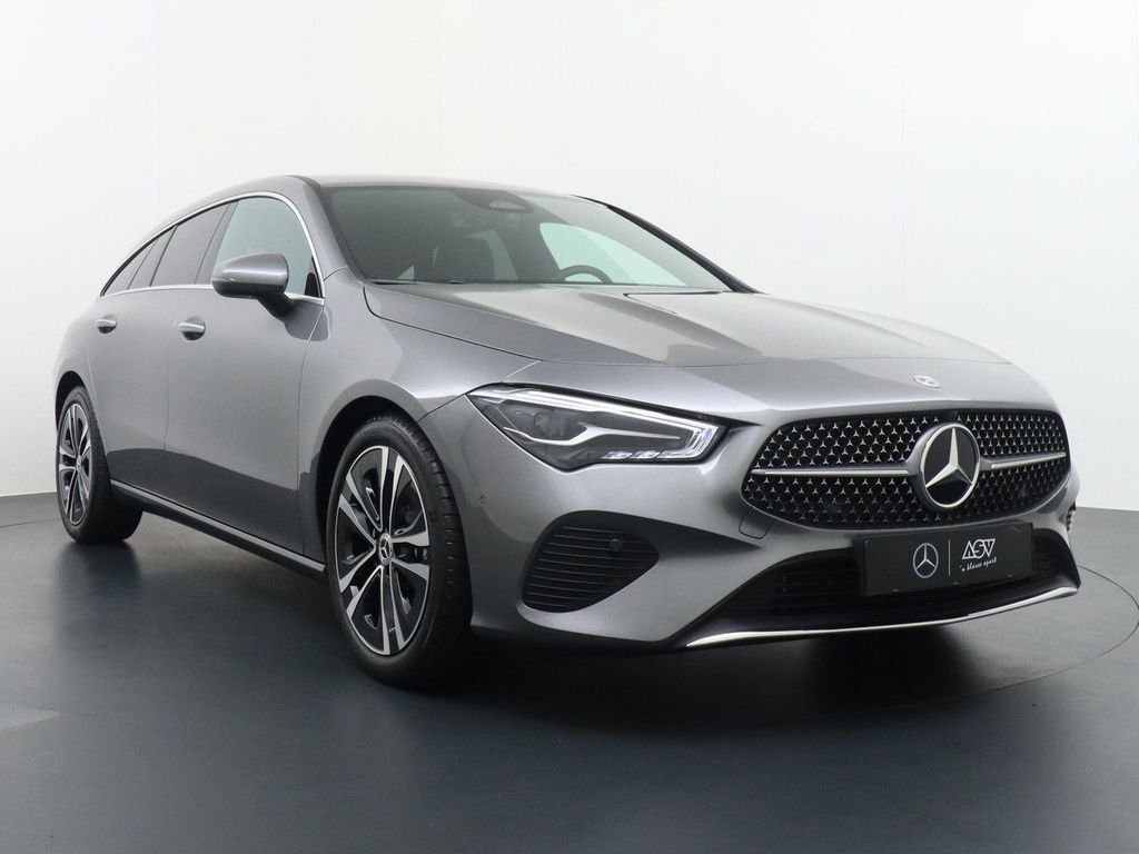 Mercedes-Benz CLA 180 Shooting Brake Star Edition Luxury Line