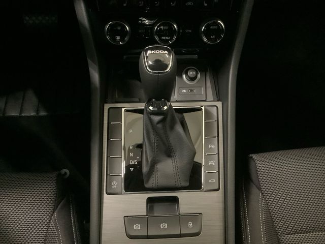 Superb Combi Style 2,0 TDI 360° MATRIX AHZ NAVI