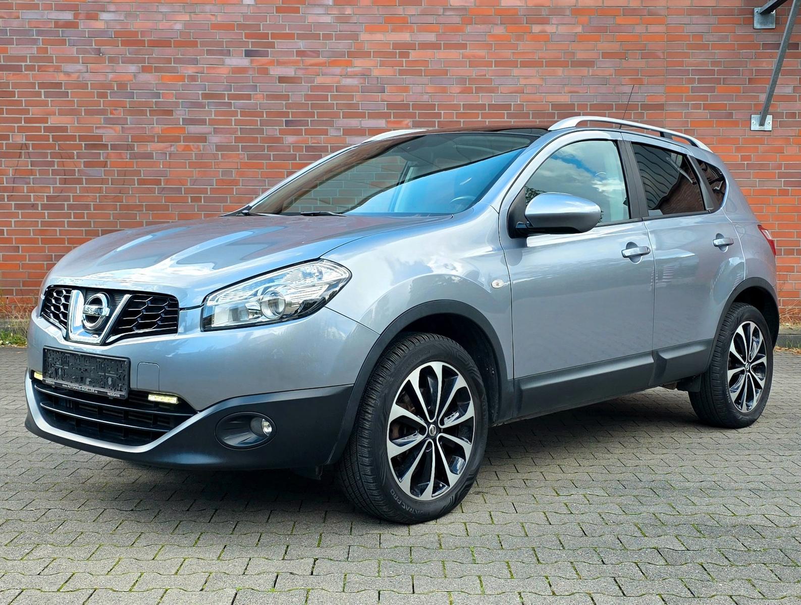 Nissan Qashqai I-Way // Panorama // 1.Hand // R-Kamera