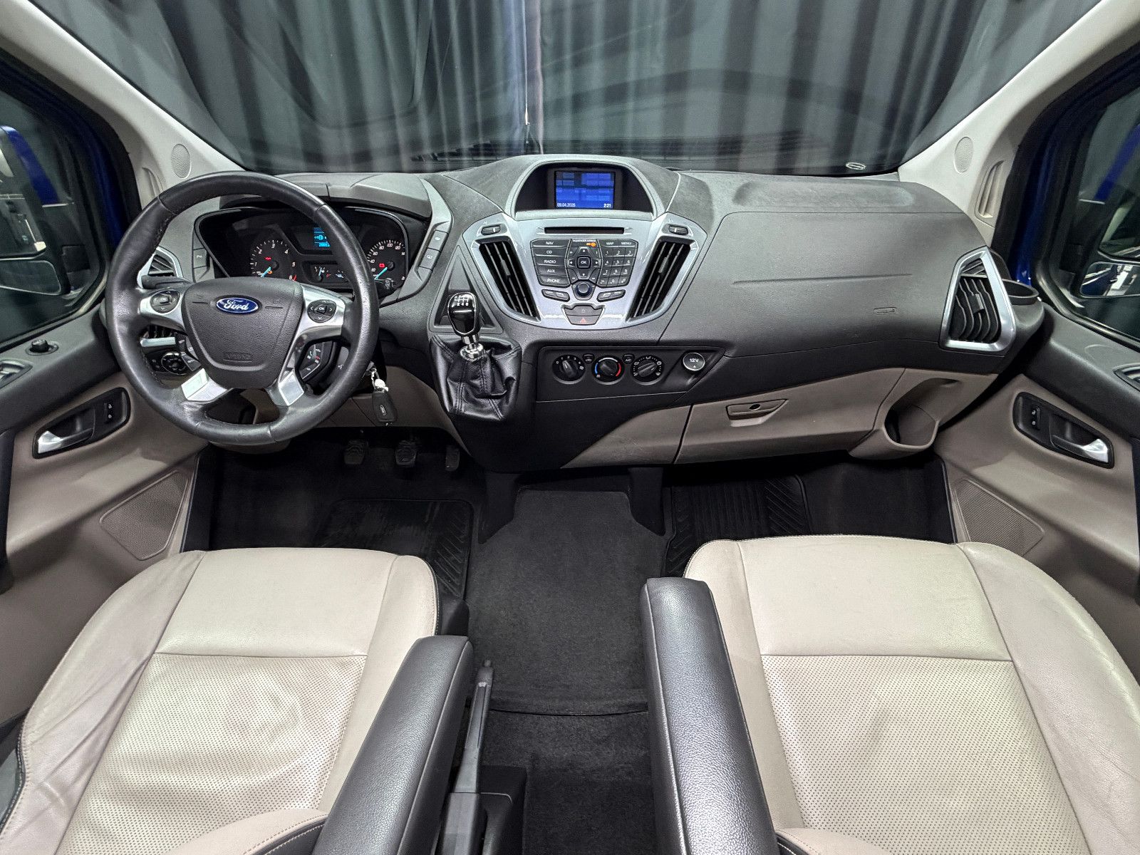 Fahrzeugabbildung Ford Tourneo Custom 300|AC|PDC|NAVI|8-SITZE
