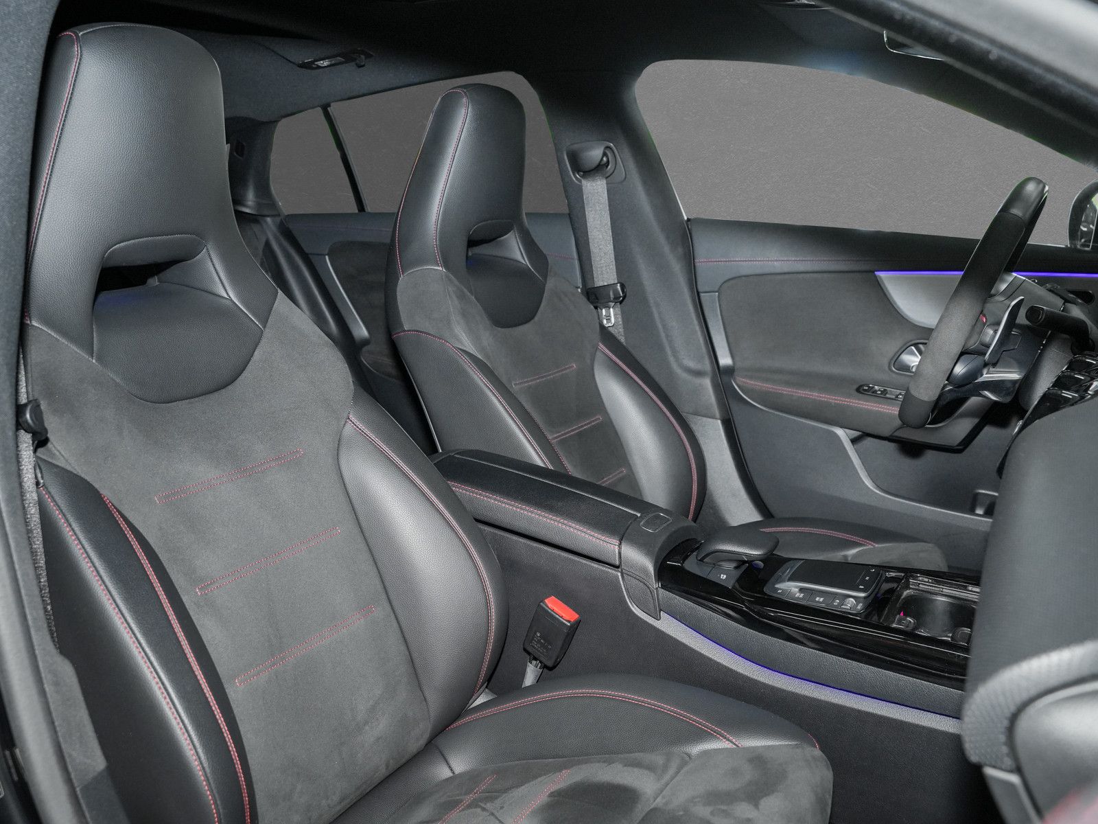 Fahrzeugabbildung Mercedes-Benz CLA 45 AMG Shooting Brake S 4Matic - Panorama