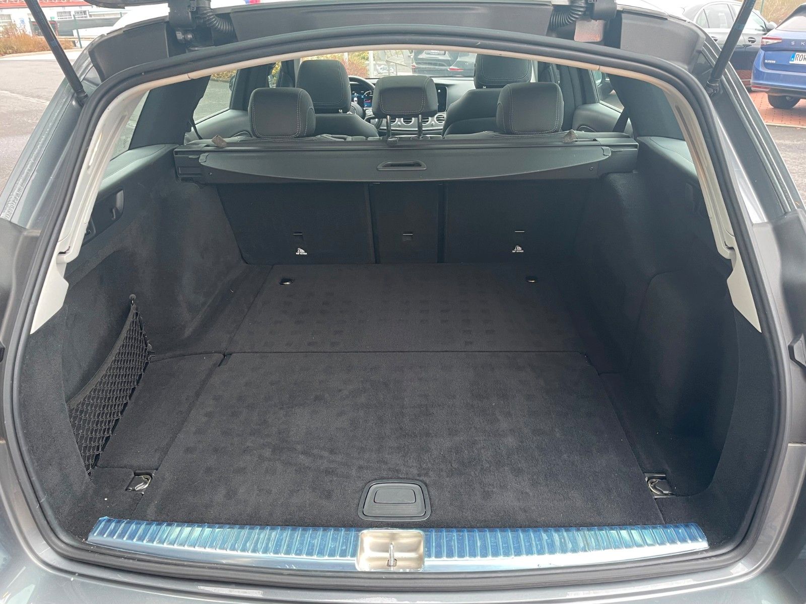 Fahrzeugabbildung Mercedes-Benz E 220 d T Pano+Ambiente+Distr+360°+Comand+DAB