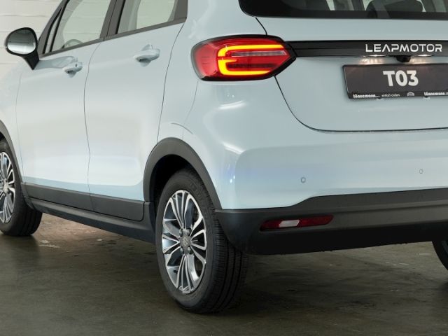 T03 DESIGN 37,3 kWH AT+NAVI+RÜCKFAHRKAMERA+PANOR