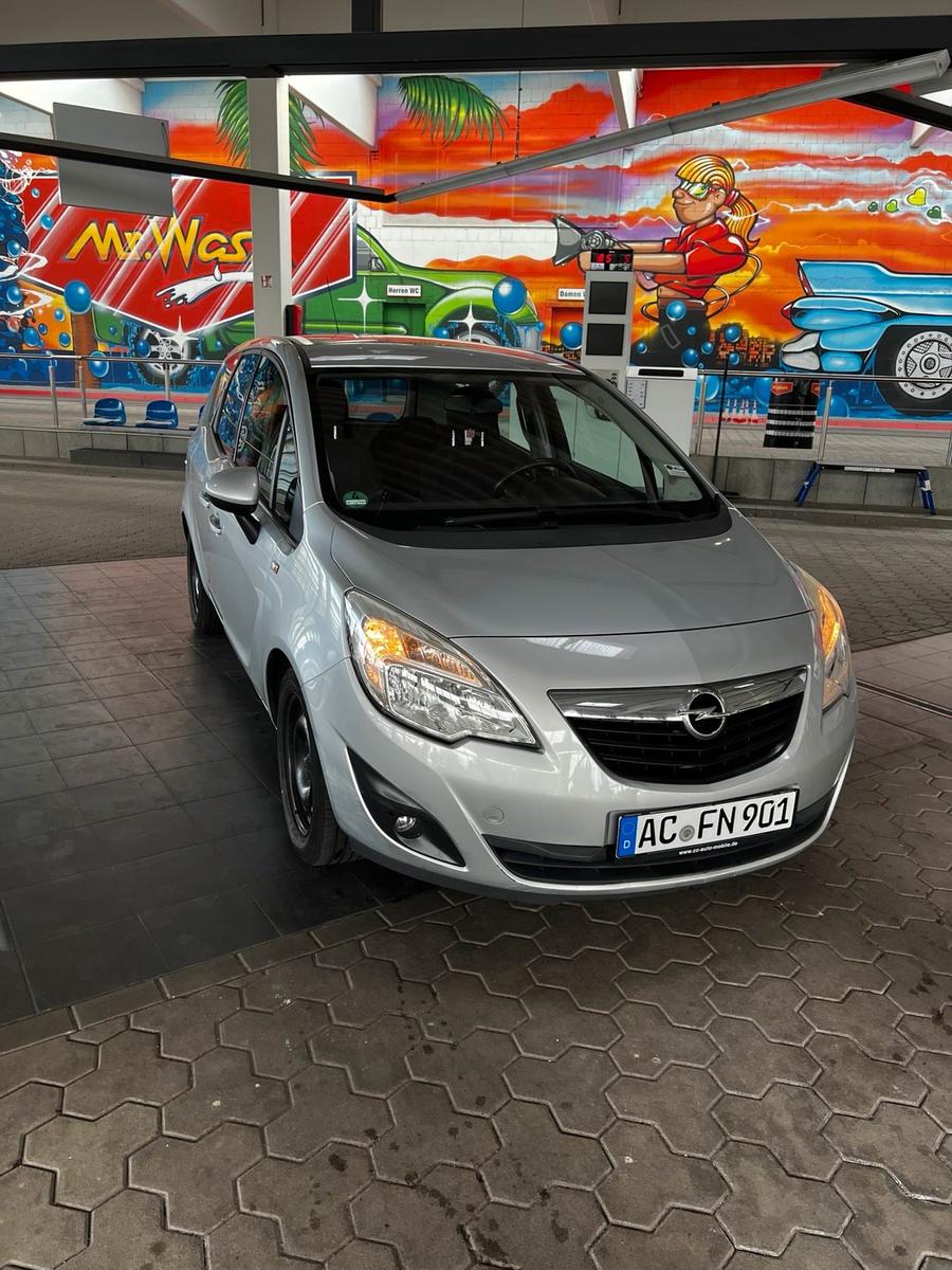Opel Meriva 2012 — interior