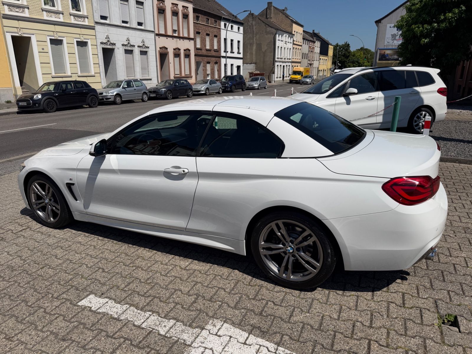 Fahrzeugabbildung BMW 420 i Cabrio M SPORT 1-HAND NAVI AUTOMATIK LED