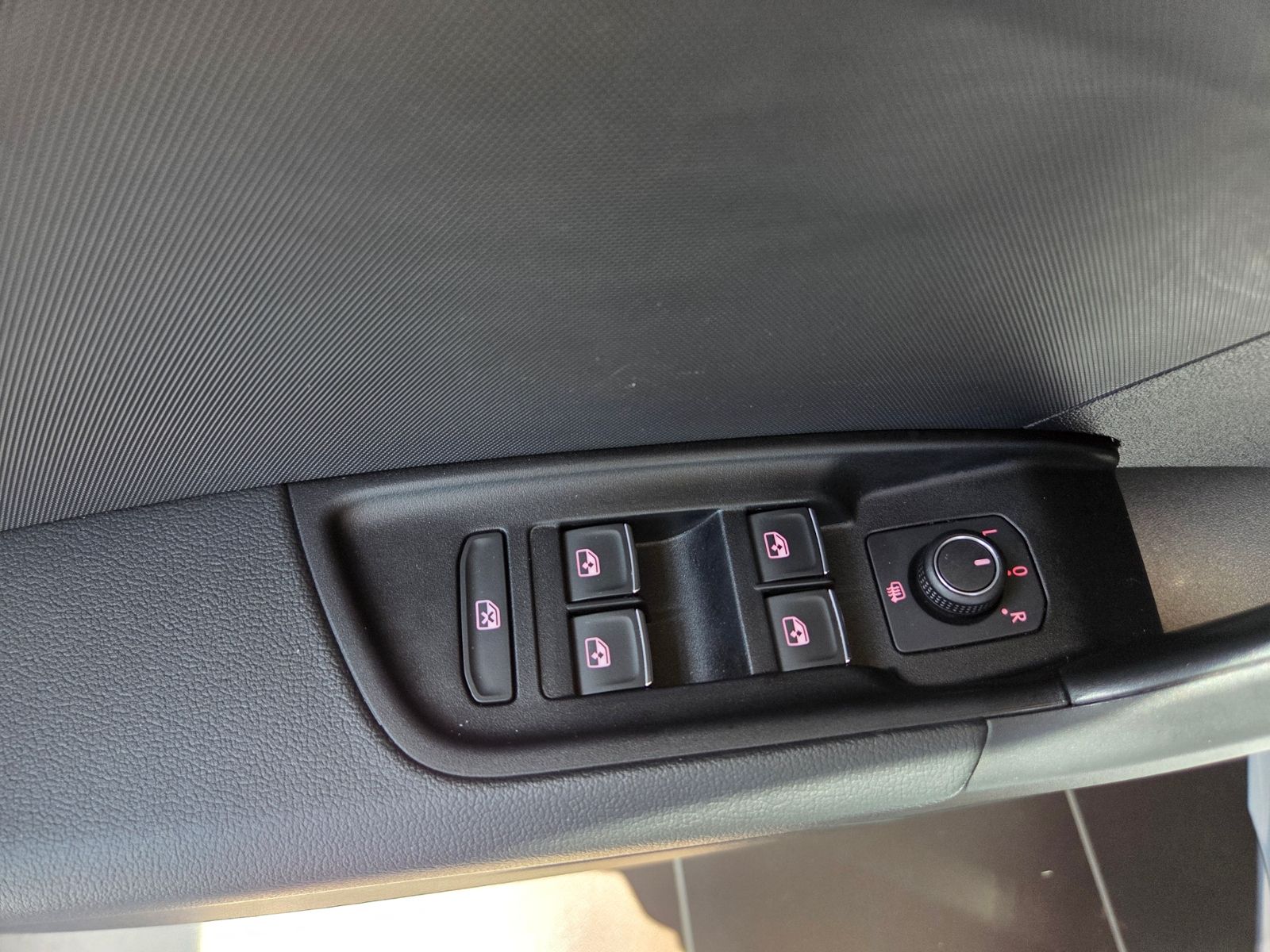 Fahrzeugabbildung Audi A1 citycarver 30 TFSI LED GRA NAV PDC SHZ ALU