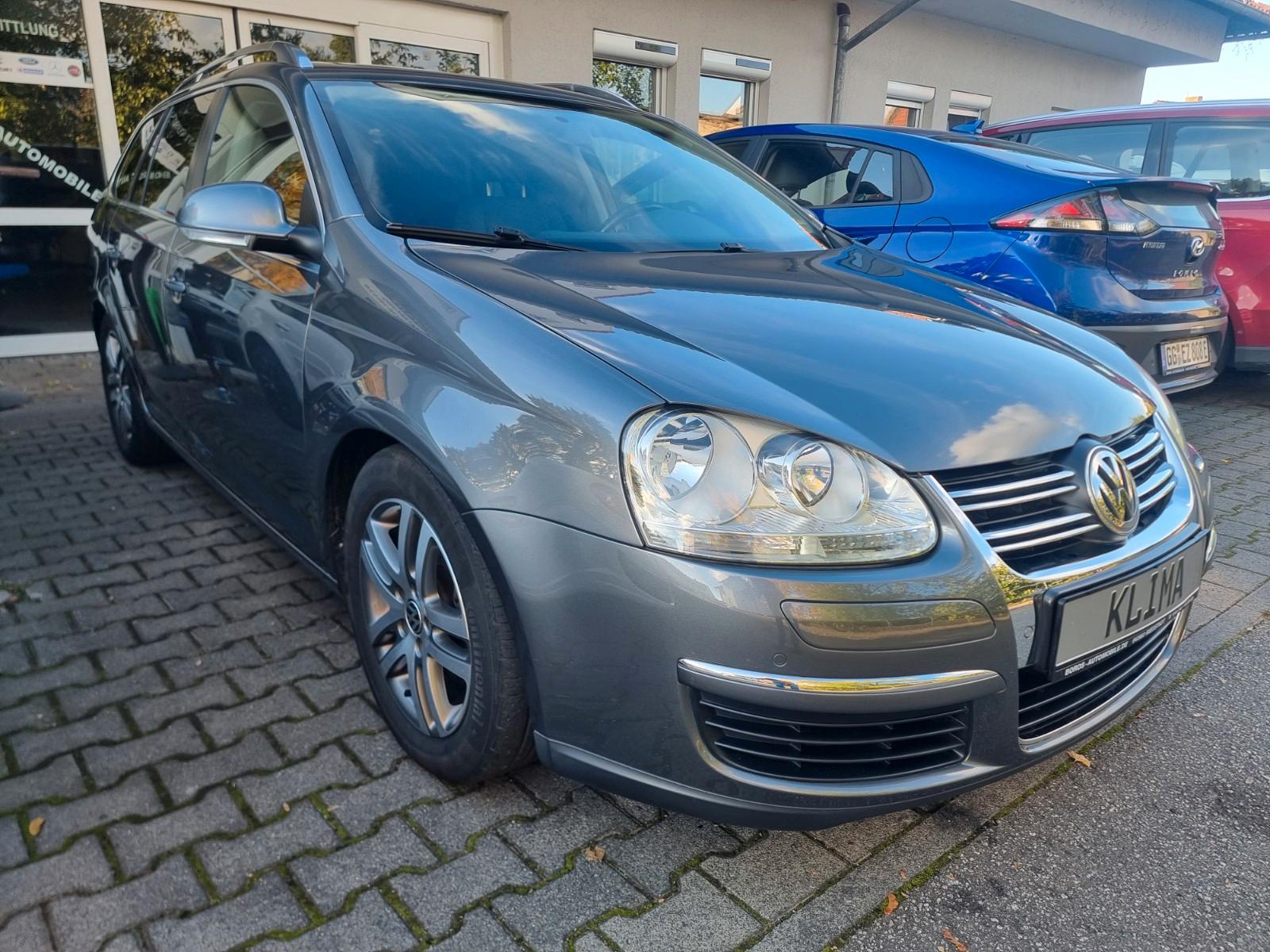 Volkswagen Golf 2009 — interior
