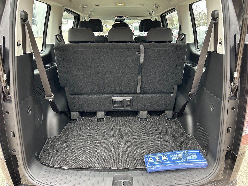 Fahrzeugabbildung Hyundai STARIA HYBRID 9SITZER 6AT TREND 18ZOLL PARK+EA-P