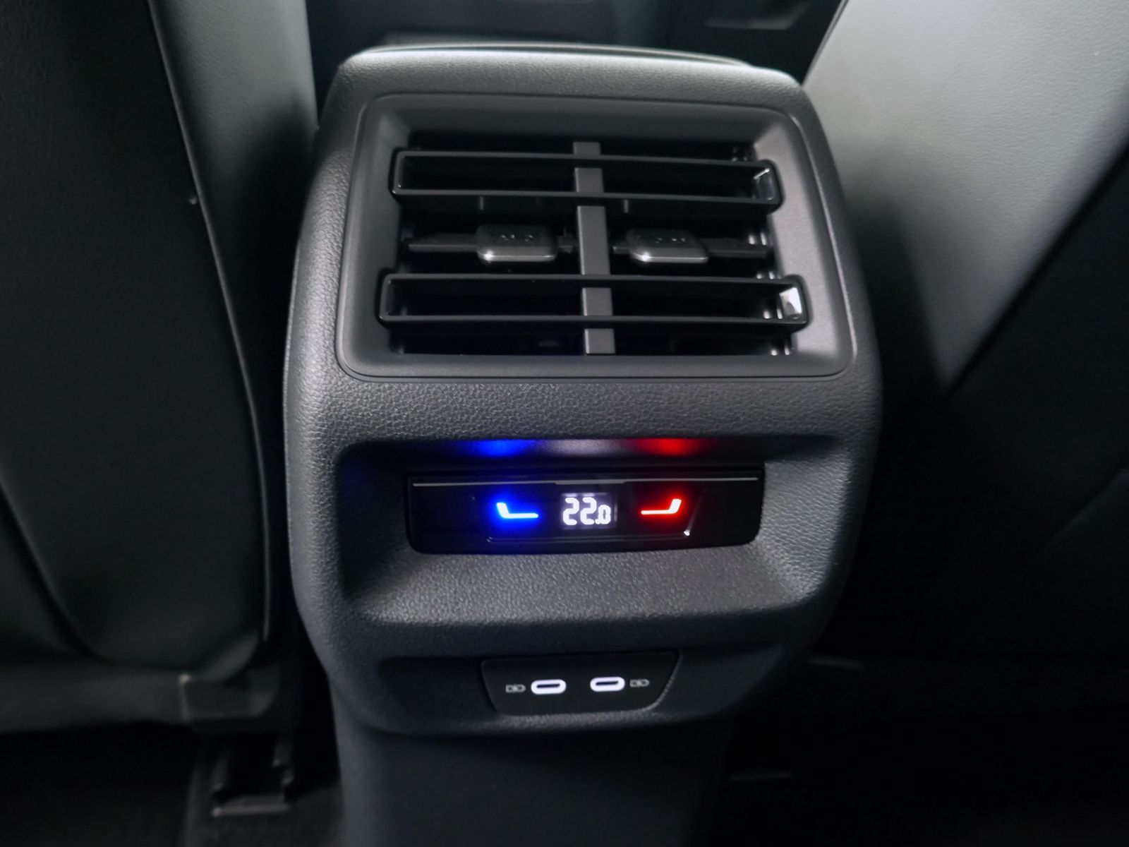 Fahrzeugabbildung Volkswagen Tiguan Life 2.0 TDI DSG | LED AHK RFK ACC