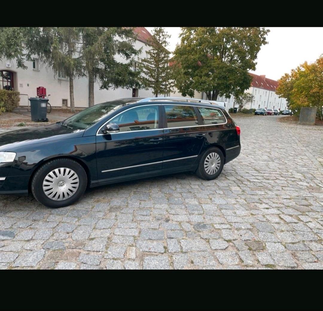 Volkswagen Passat 2010 — interior
