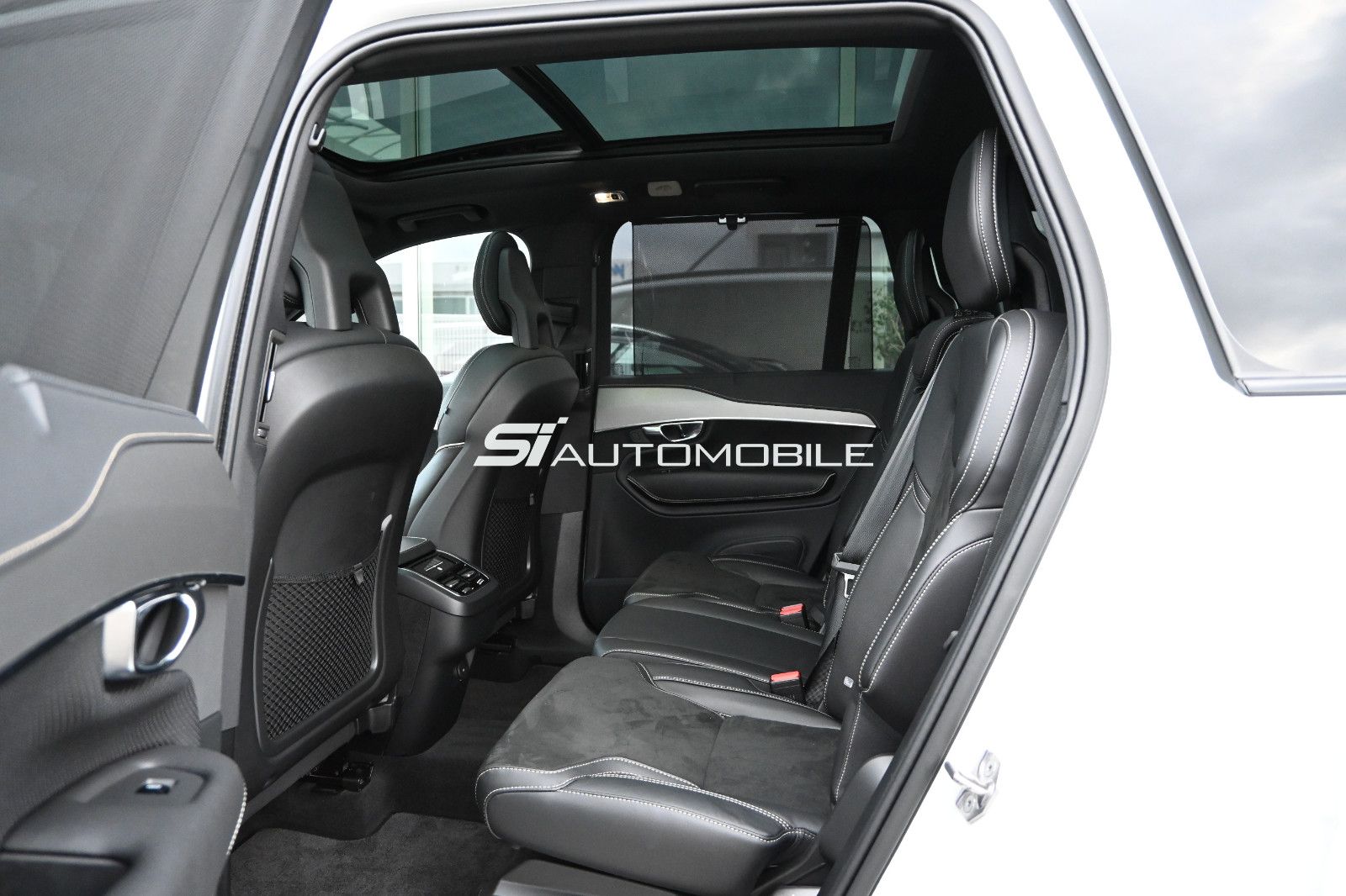 Fahrzeugabbildung Volvo XC90 B5 D AWD R-Design °ACC°AHK°PANO°STANDHEIZ°