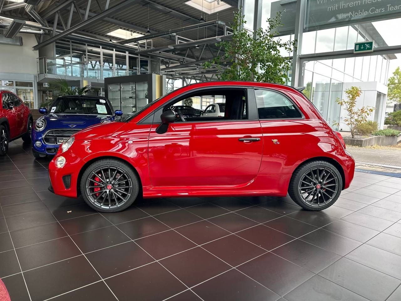 Fahrzeugabbildung Abarth 695C BEATS KLIMA NAVI 17" ALU