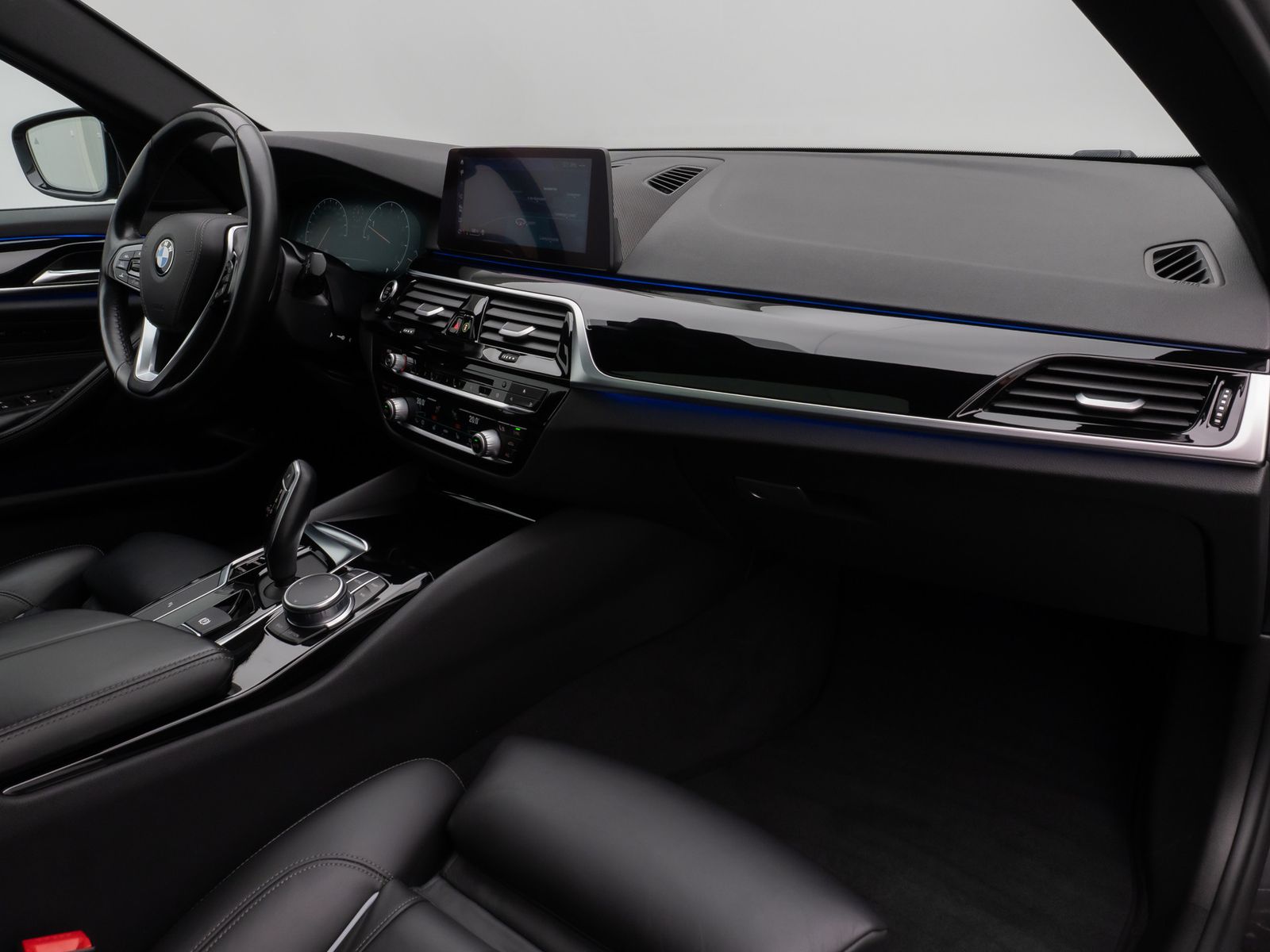 Fahrzeugabbildung BMW 540i xD SportLine Panorama HUD DAB HiFi 4xKlima