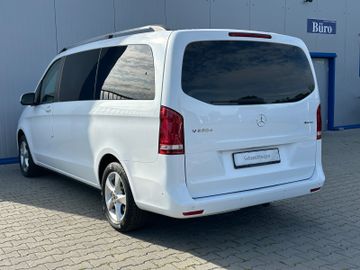 Mercedes V 220 - 6