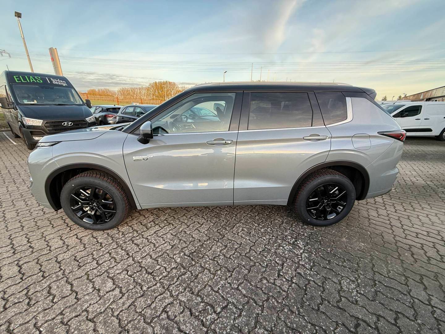 Fahrzeugabbildung Mitsubishi Outlander Plug-in TOP