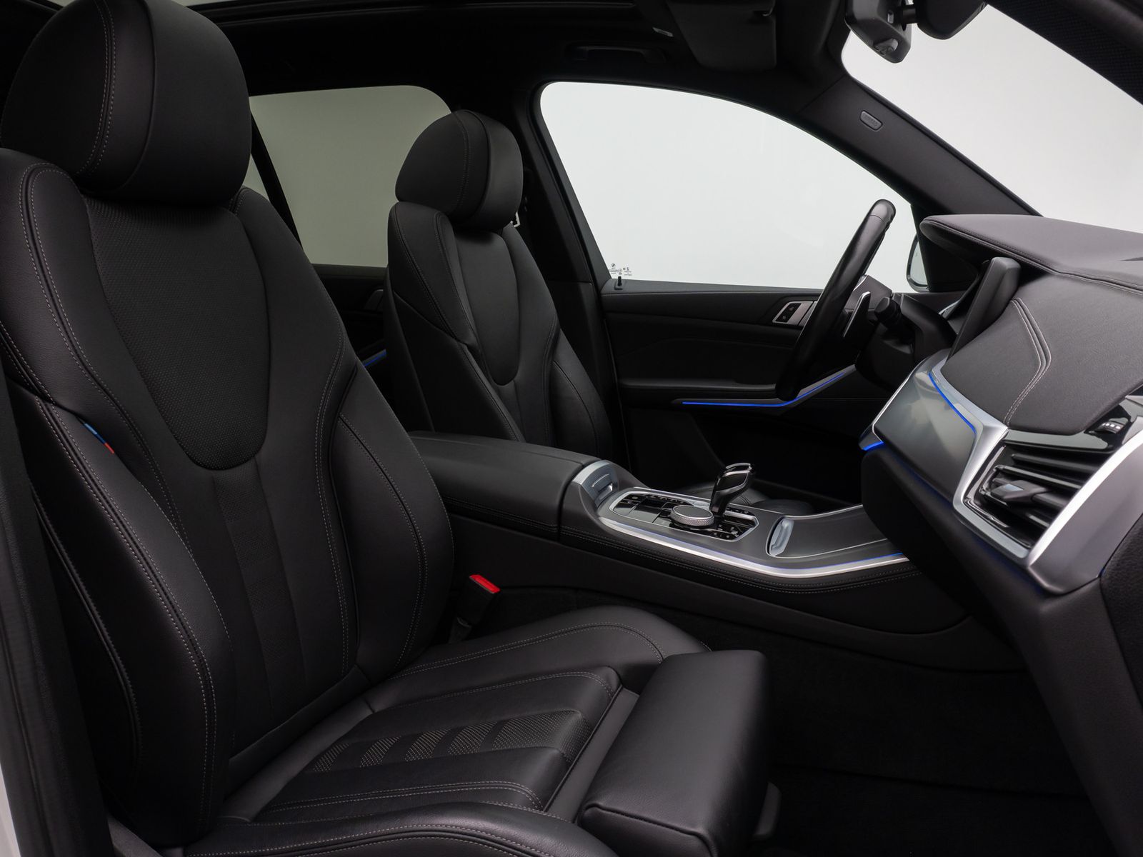 Fahrzeugabbildung BMW X5 xD30d M Sport 360° HUD HiFi DAB AHK Panorama