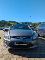 Hyundai i30 1.4 / TÜV NEU / NEUE ALLWETTERREIFEN - Hyundai i30 mit Diesel-Antrieb: Limousine, 1.4