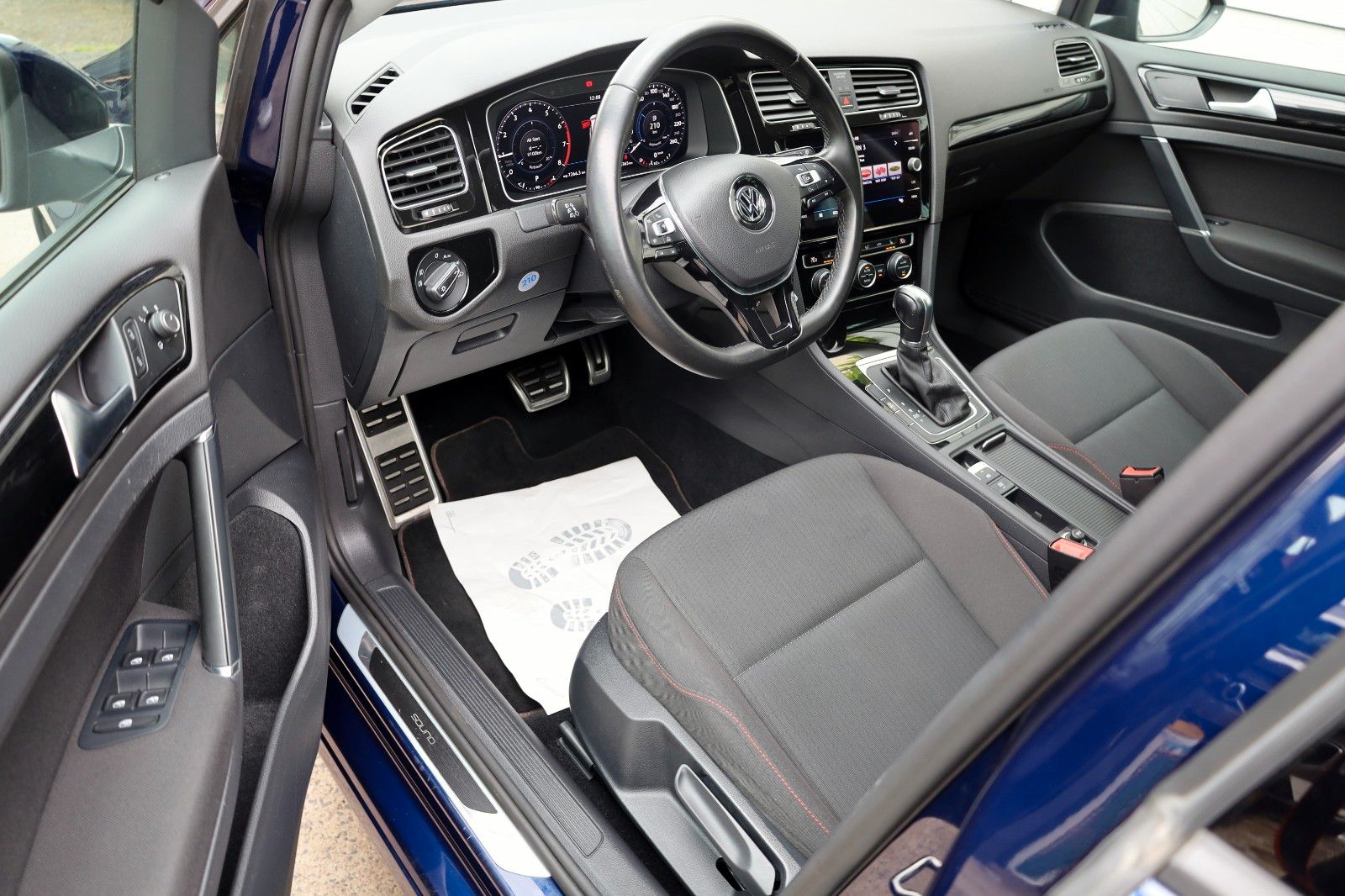 Fahrzeugabbildung Volkswagen Golf VII Variant Sound R Line ACC,LED,SH,Kamera