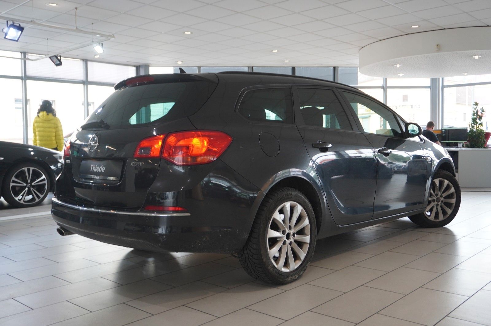 Fahrzeugabbildung Opel Astra J ST  2.0D ACTIVE SPORT/NEBEL/PDC/TEMP.
