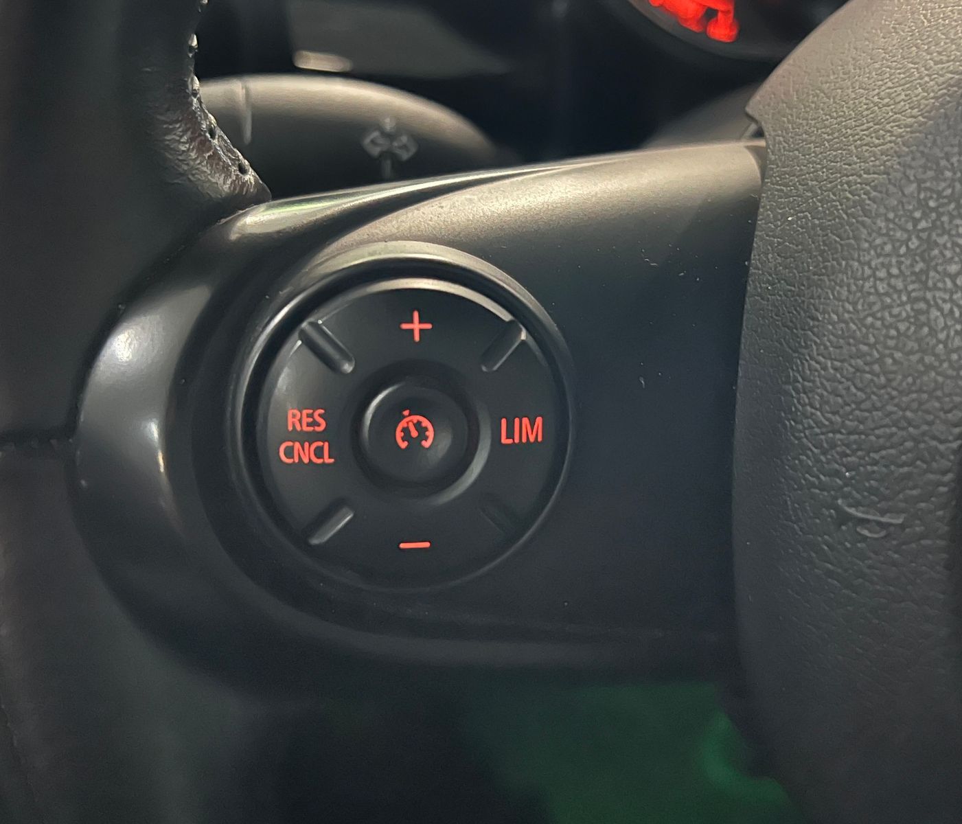 Fahrzeugabbildung MINI Cooper CABRIO AUTOMATIK NAVI LED LEDER CHESTER