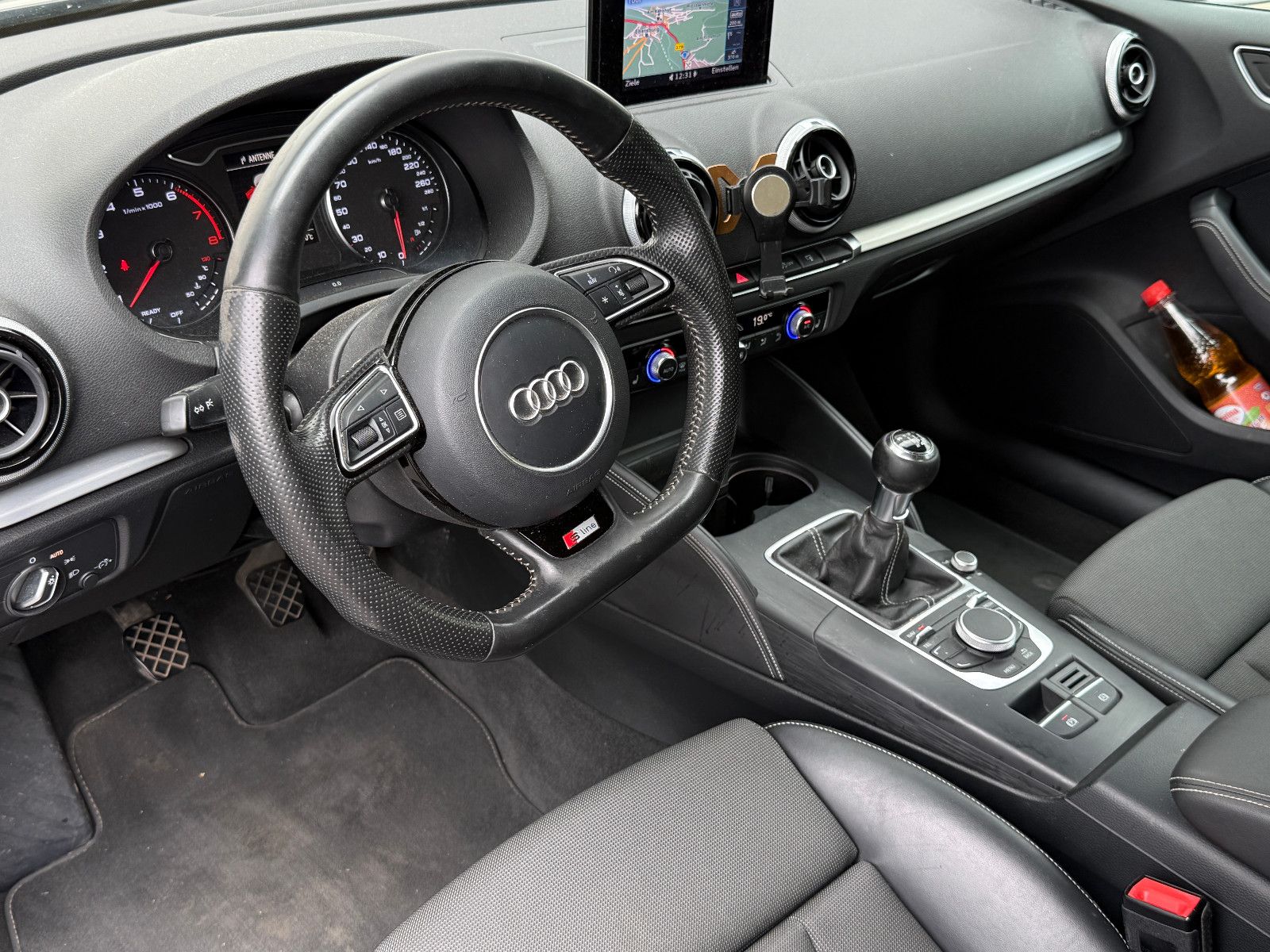 Fahrzeugabbildung Audi A3 Sportback S-Line Navi SHZ PDC Xenon Tempomat
