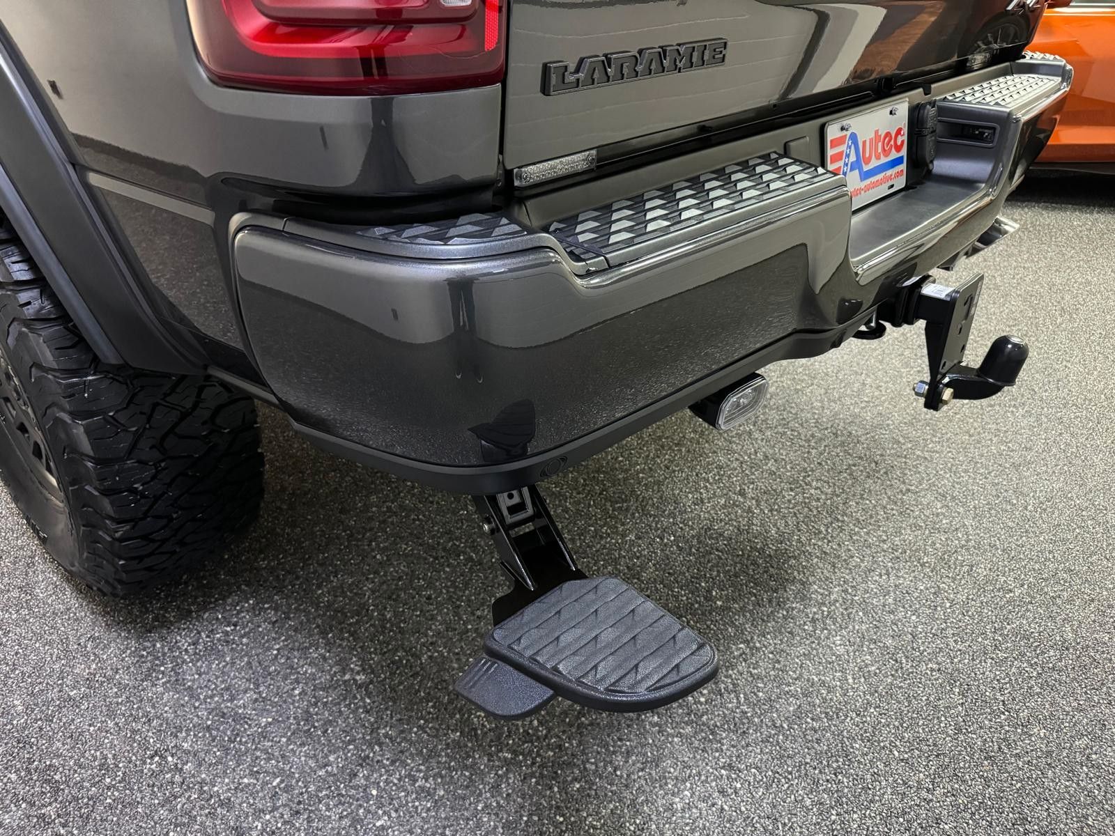 Fahrzeugabbildung Dodge RAM 3500 LARAMIE AEV OFF ROAD 6.4L-V8 37"-LONG