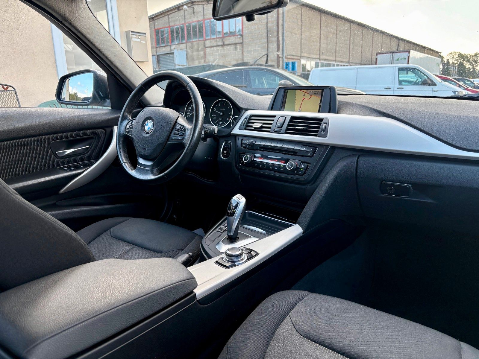 Fahrzeugabbildung BMW 320d Tour. Navi PDC 18"LMR 1.HAND Klimaautomatik