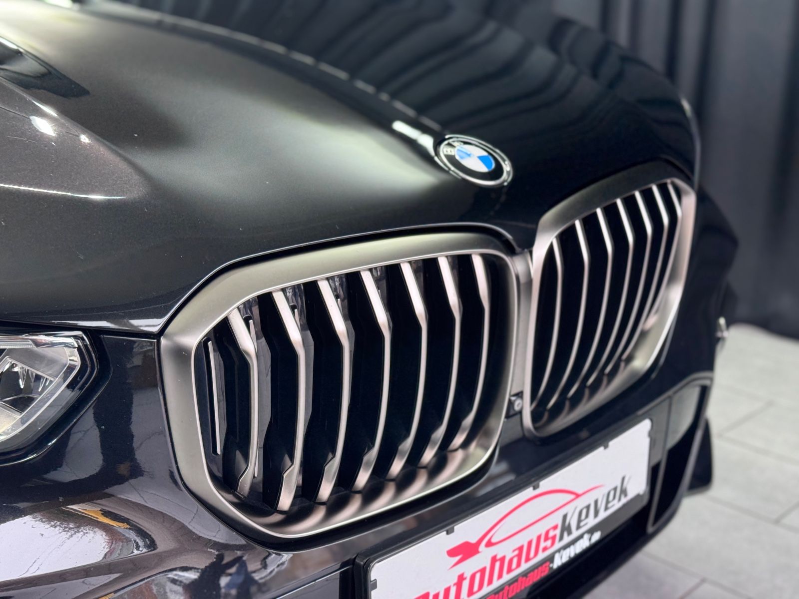 Fahrzeugabbildung BMW X5 M50d|BOWERS|LASER|PANO|MASSAGE|AHK|22-ZOLL|